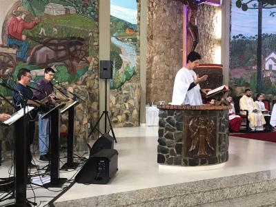 Missa dos Movimentos Marianos foi a 2Âª celebraÃ§Ã£o do dia no SantuÃ¡rio de Laranjeiras do Sul (12/10)